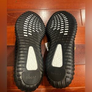 Yeezy Boost 350 V2’ Onyx